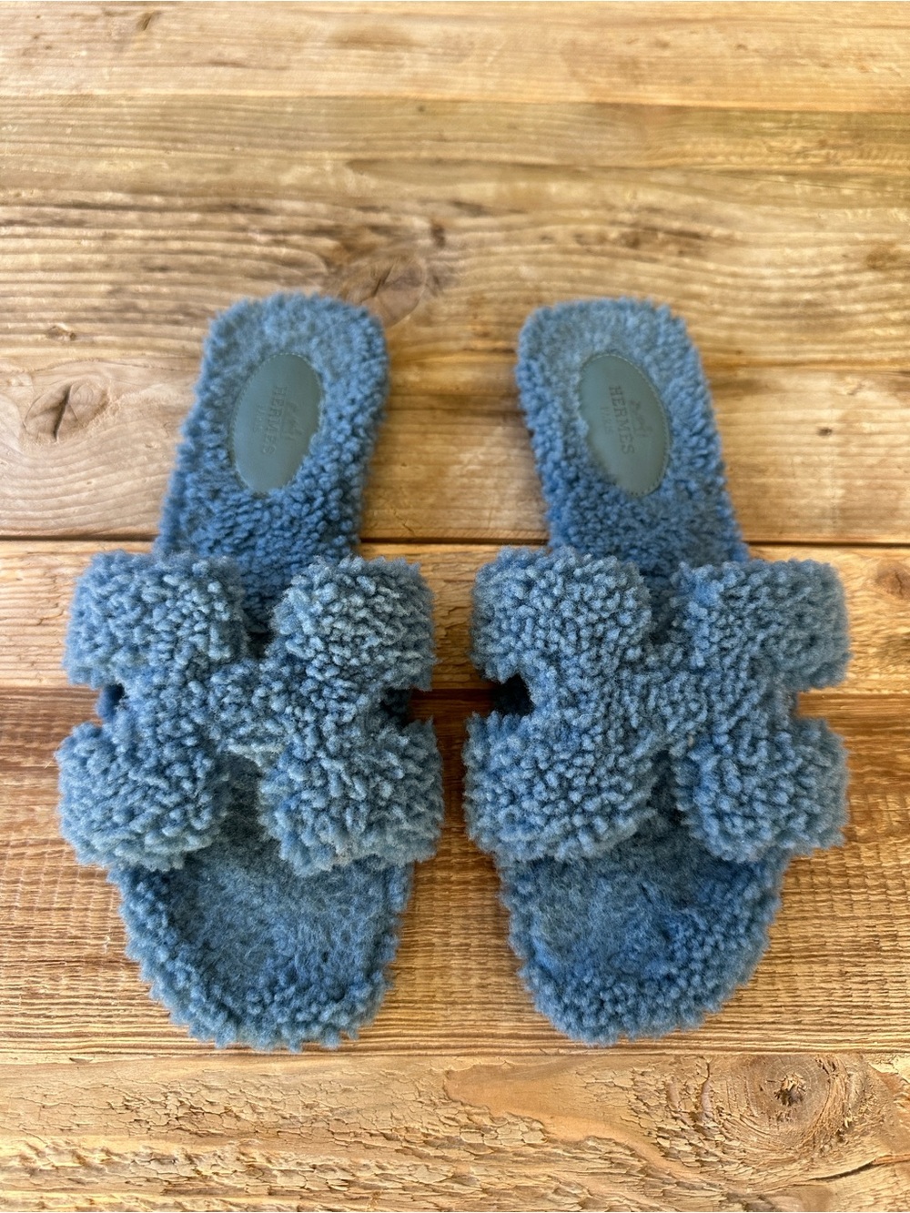 Hermès Oran Fur / Teddy H Logo Slides. 38